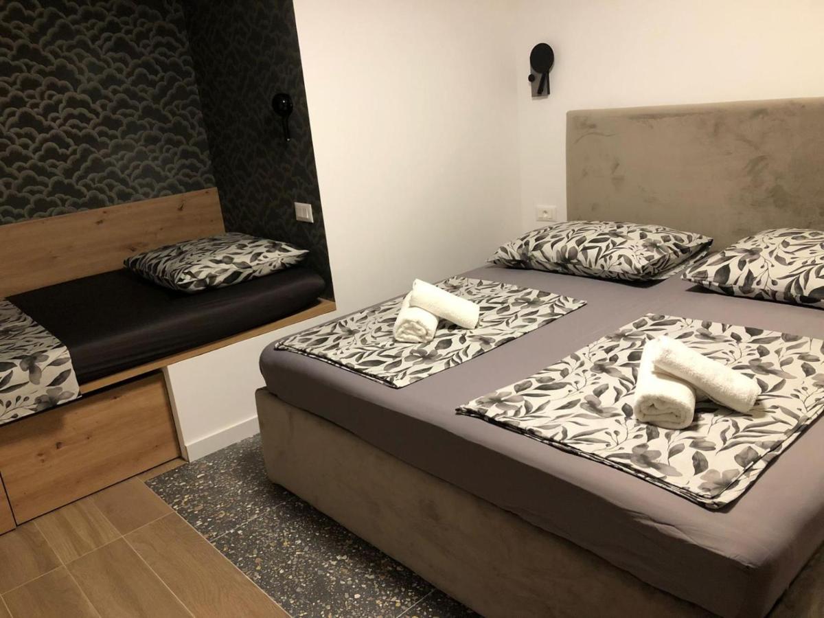 Omis - Private Ensuite Room With Balcony - Hotel Style Exterior photo